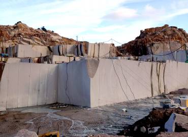 Vista de varios frentes de granito Rosa Porriño